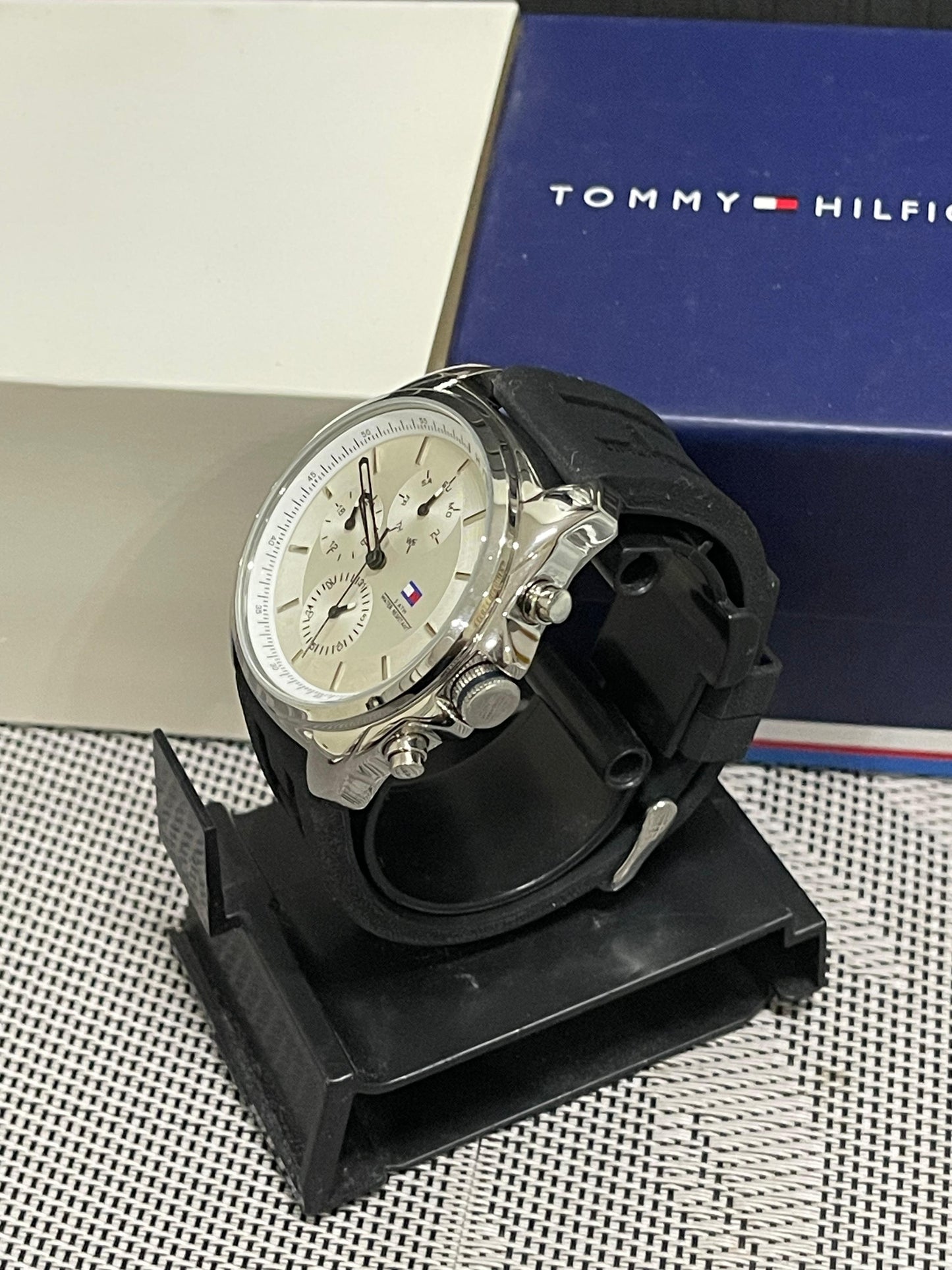 TOMMY HILFIGER - SPORTS WATCH